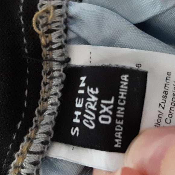 High Waist Skinny Capri Jeans - Picture 6 of 7